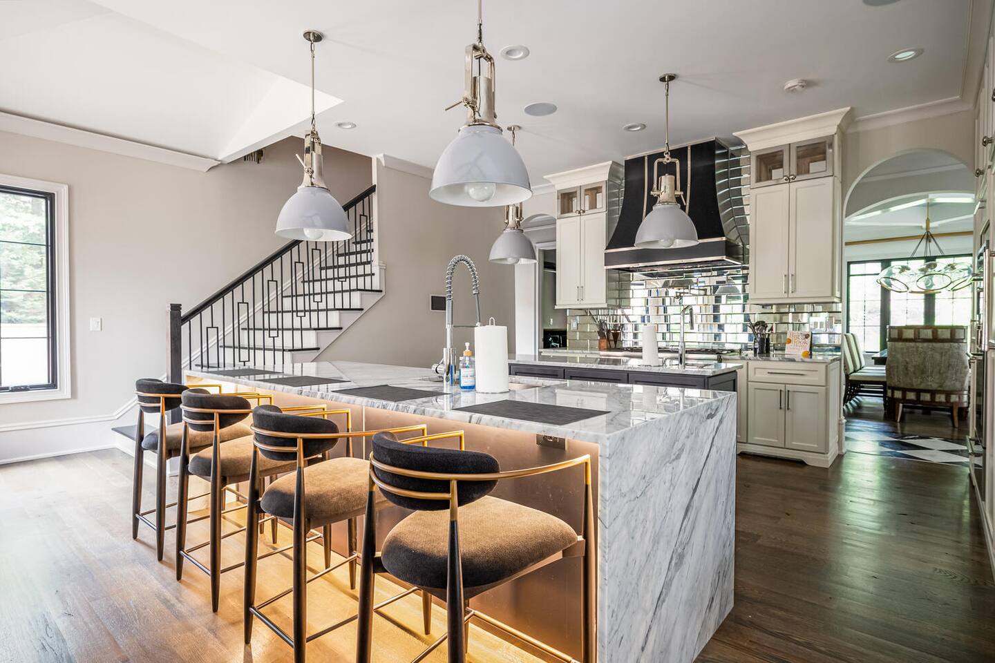 Adams Mansion, 10K Sqft, 7BD/7BA, 15min to Airport
