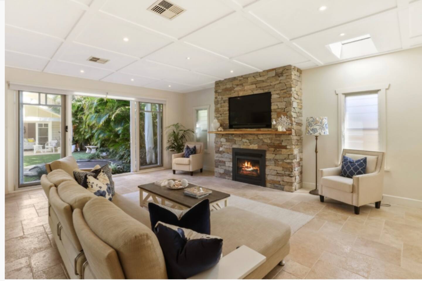 Luxurious Beachside Oasis Sleeps 10