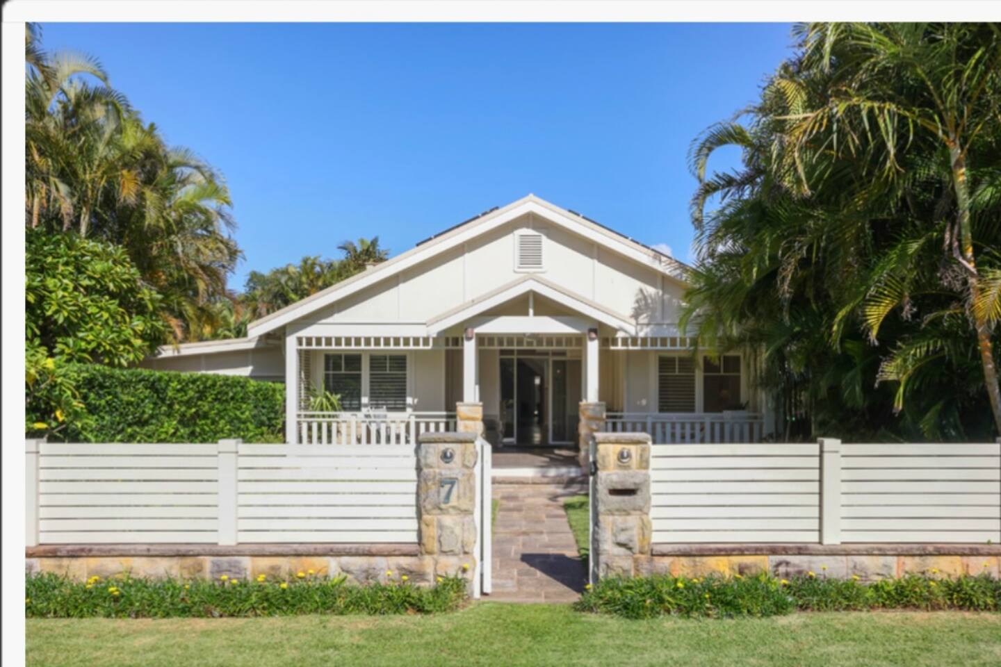 Luxurious Beachside Oasis Sleeps 10