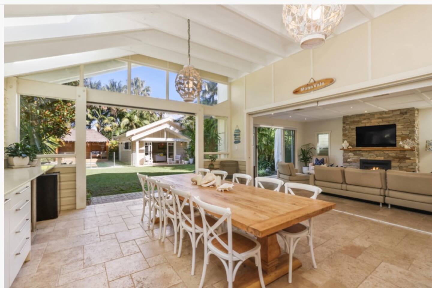 Luxurious Beachside Oasis Sleeps 10 — Mona Vale — vacation rental