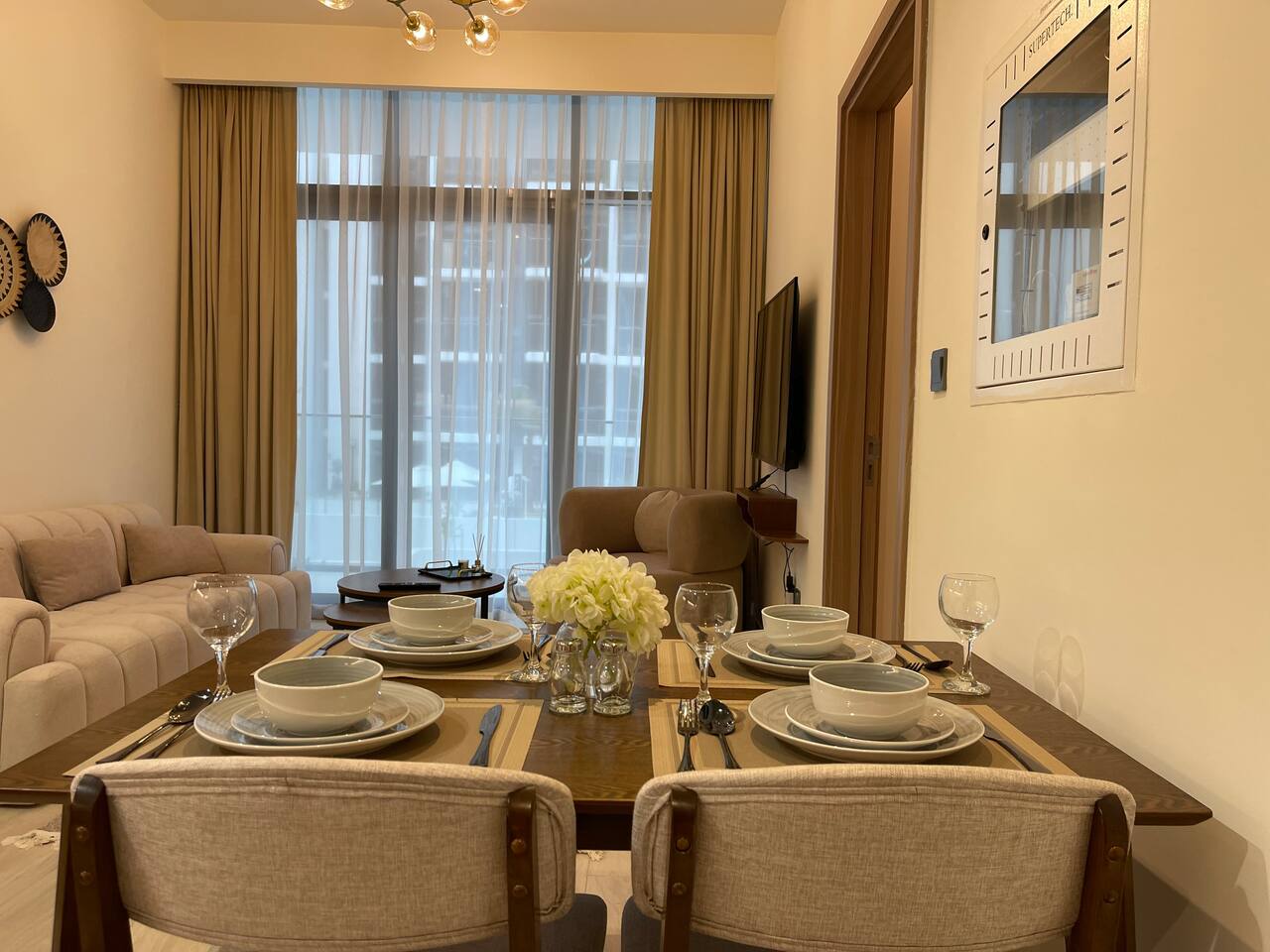 ASHRI HH Breathy Home, with Serene Pool Views