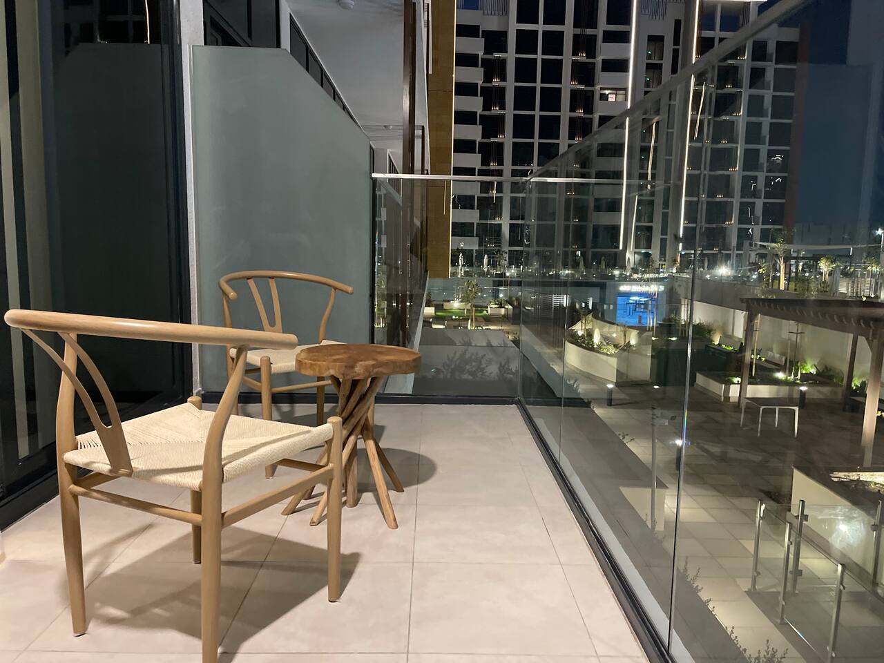 ASHRI HH Breathy Home, with Serene Pool Views