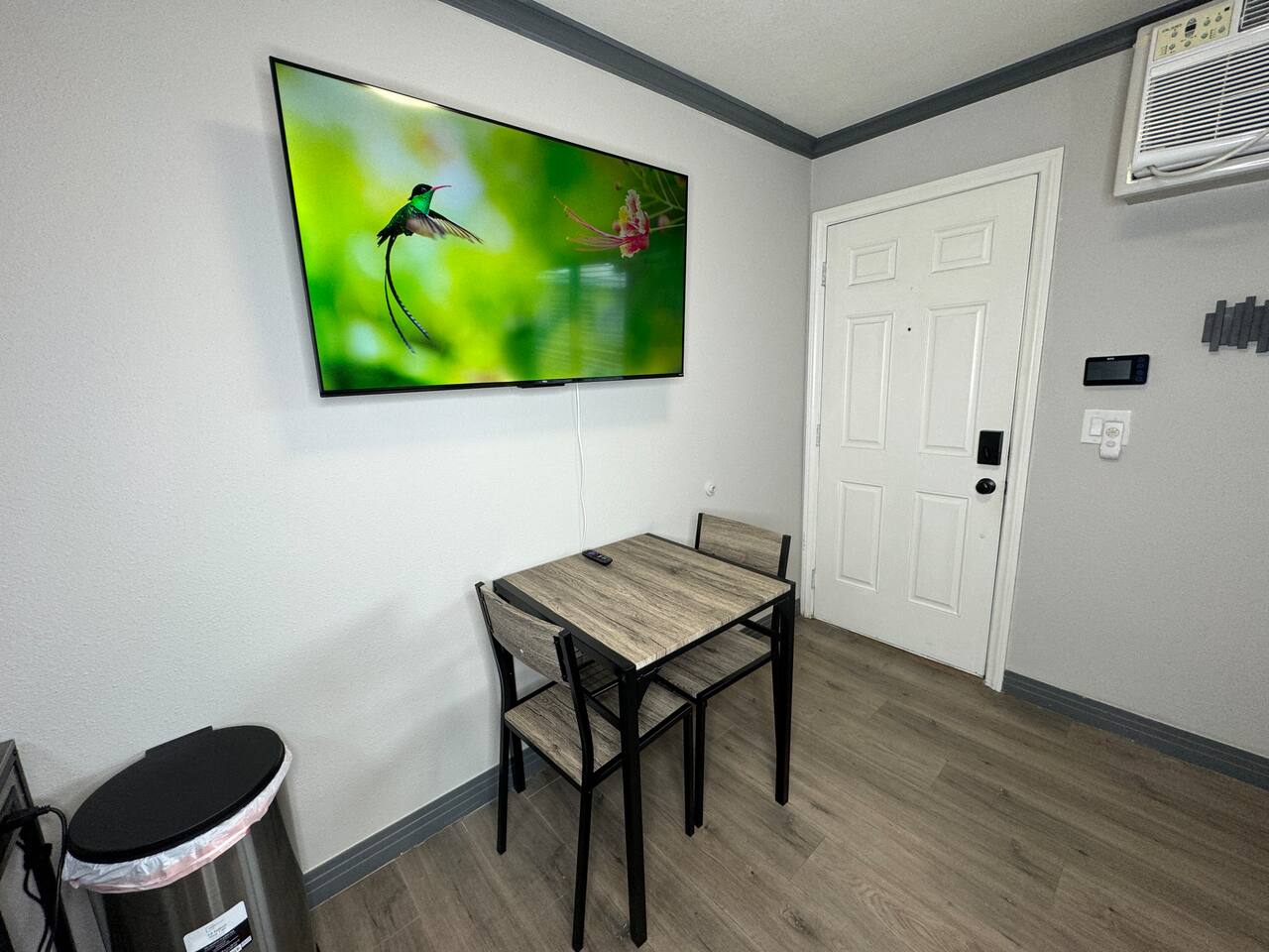 New Condo 2 Blocks from Fremont