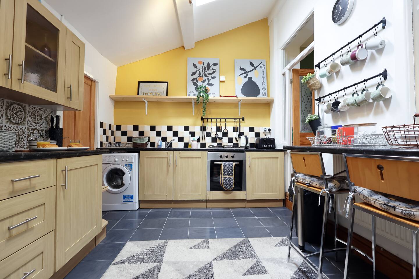 #02 Just the Splott! Sleeps 6, 8mins to Stadium.