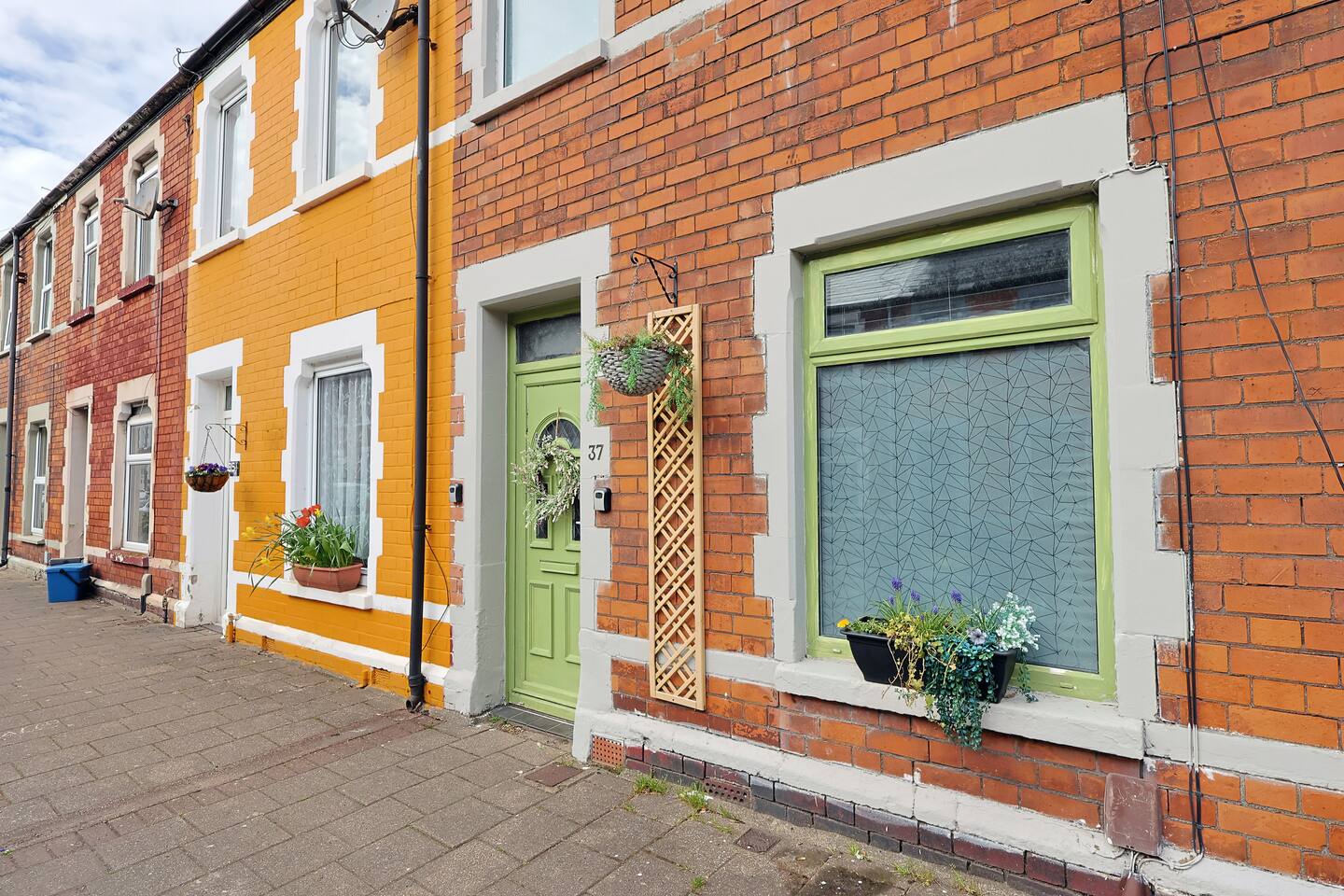 #02 Just the Splott! Sleeps 6, 8mins to Stadium.