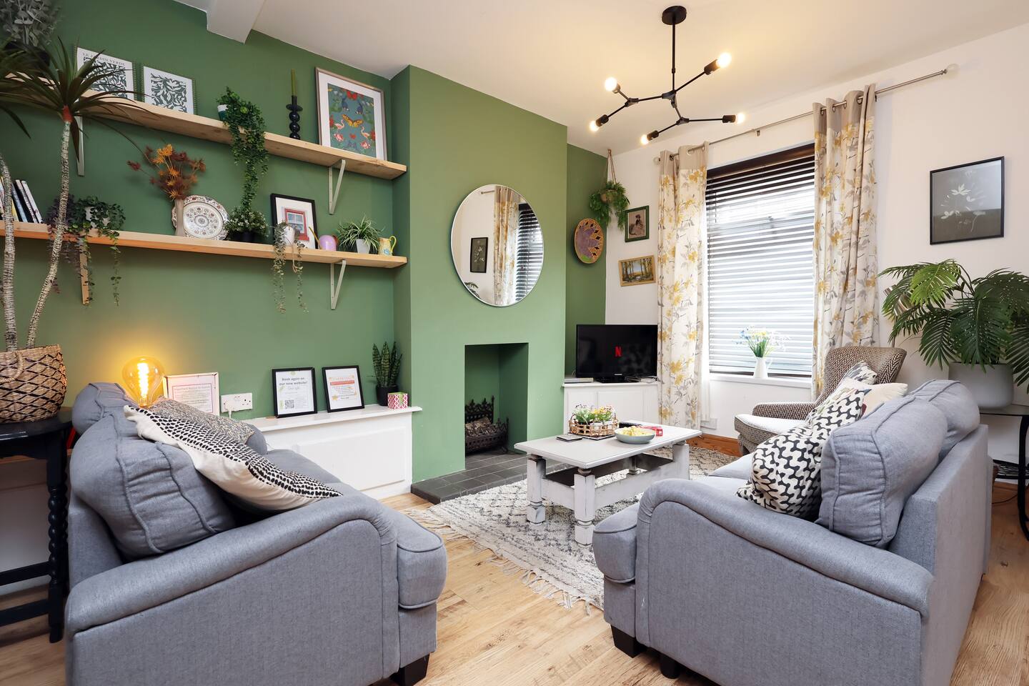 #02 Just the Splott! Sleeps 6, 8mins to Stadium. — Cardiff — vacation rental