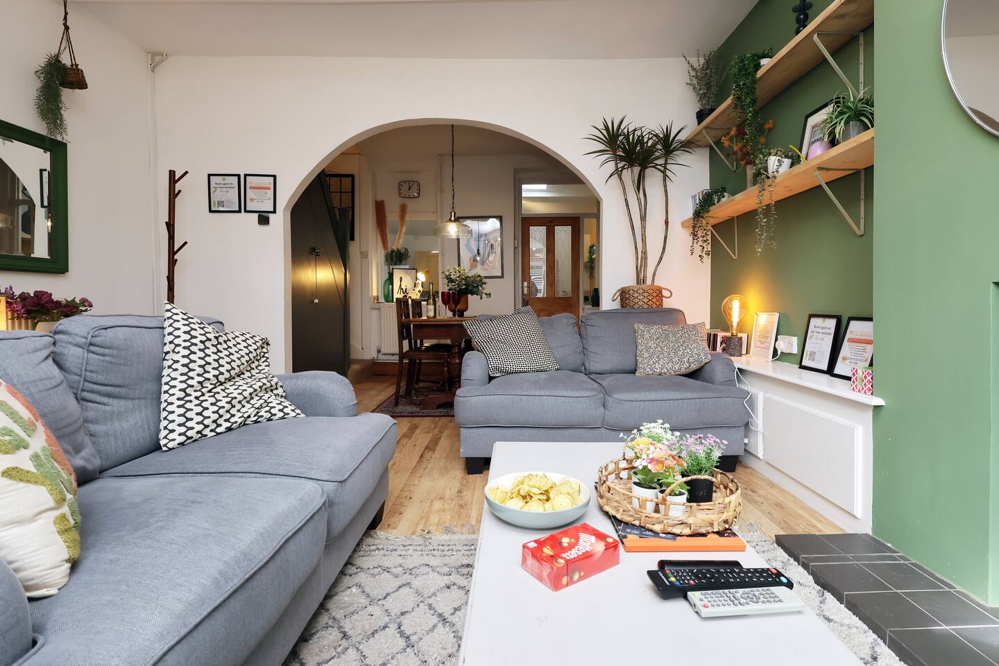 #02 Just the Splott! Sleeps 6, 8mins to Stadium.