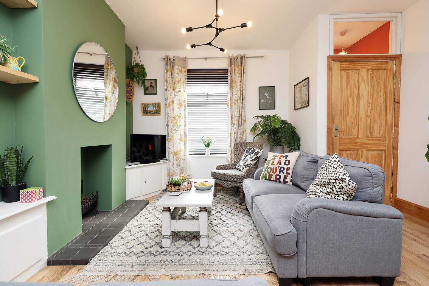 #02 Just the Splott! Sleeps 6, 8mins to Stadium.