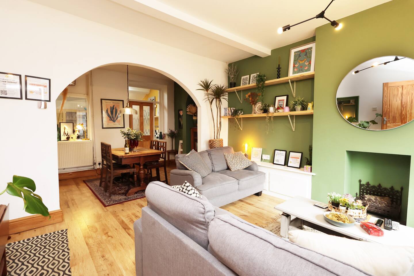 #02 Just the Splott! Sleeps 6, 8mins to Stadium.