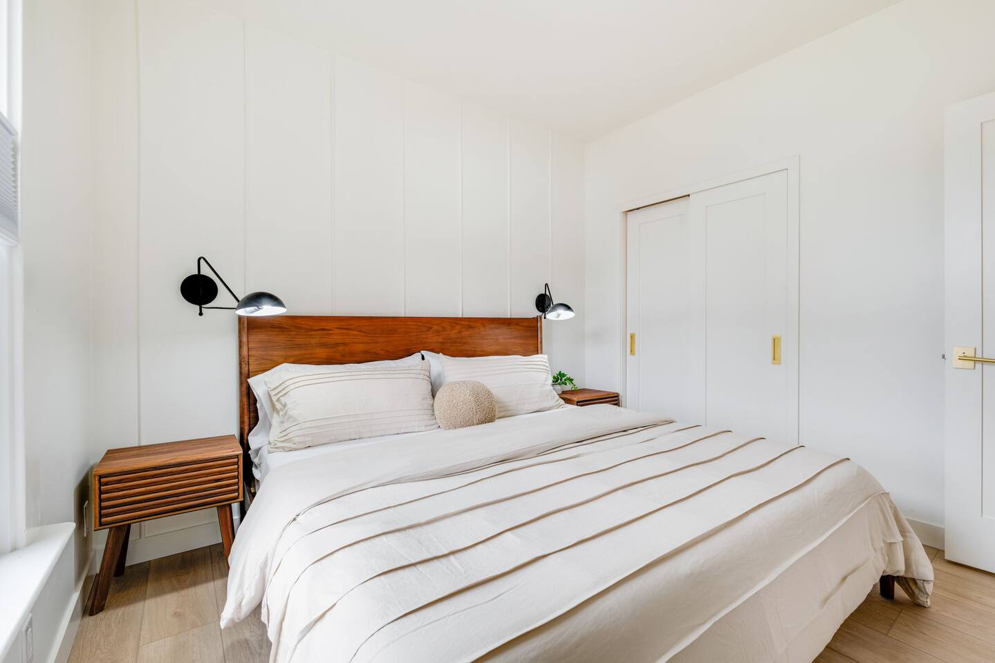 Magnolia Retreat /king bed /fenced yard/ workspace
