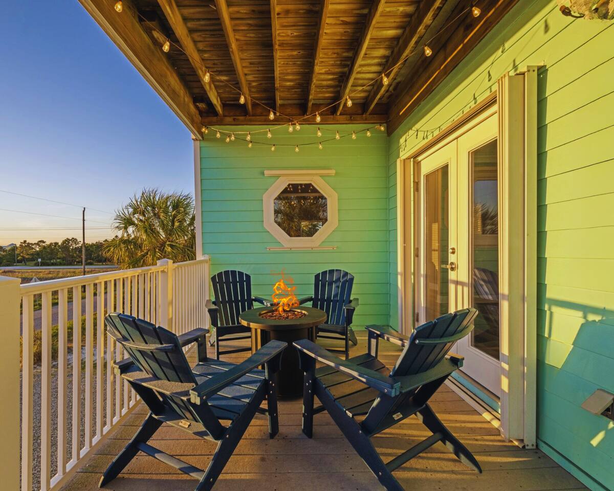 “Blue Heron Haven” | 5BR, Steps To Beach, Gulf Views, Firepit, Dog Friendly, Beach Gear Loaded
