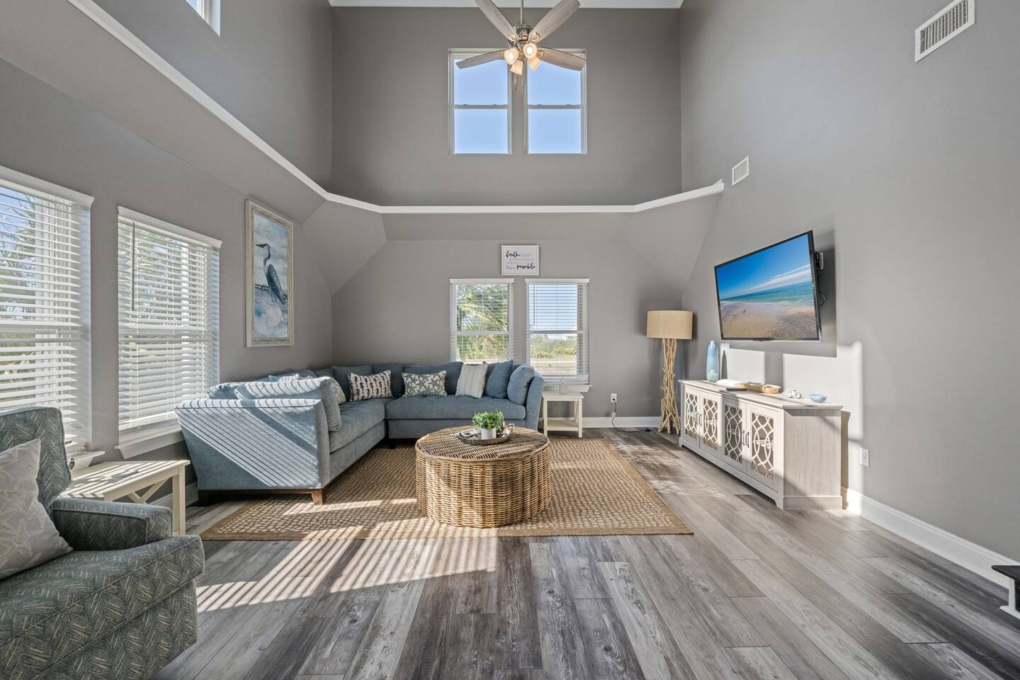 “Blue Heron Haven” | 5BR, Steps To Beach, Gulf Views, Firepit, Dog Friendly, Beach Gear Loaded