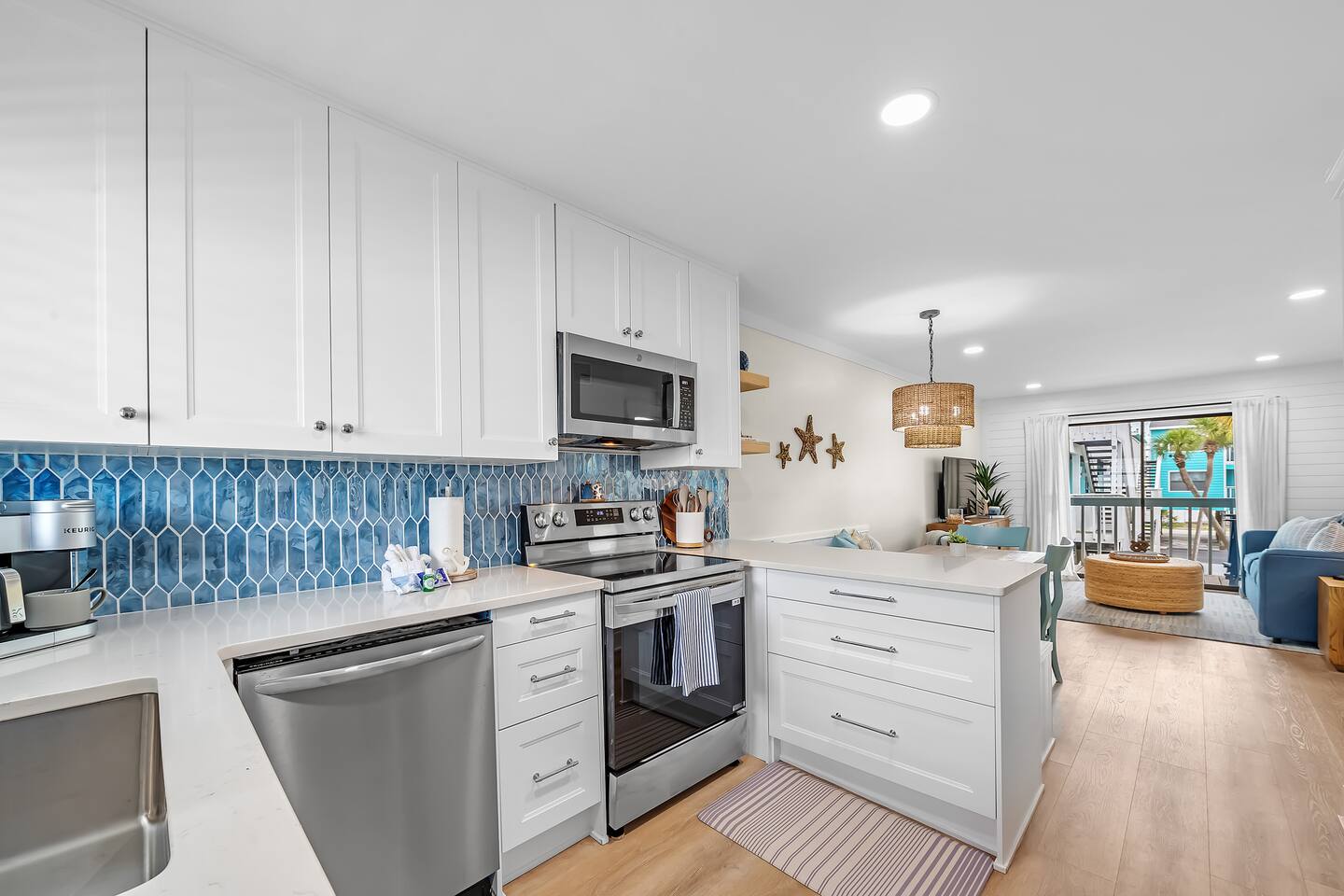 Updated Condo!-Steps2Beach-2Pools-Sleeps 6