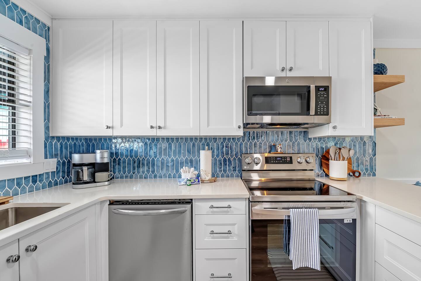 Updated Condo!-Steps2Beach-2Pools-Sleeps 6