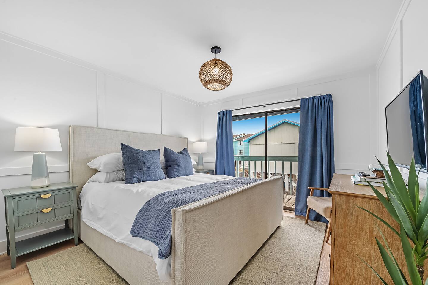 Updated Condo!-Steps2Beach-2Pools-Sleeps 6