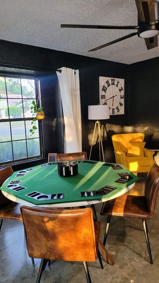 Texas Sunshine Oasis | 10 min to WACO | Spa Pets