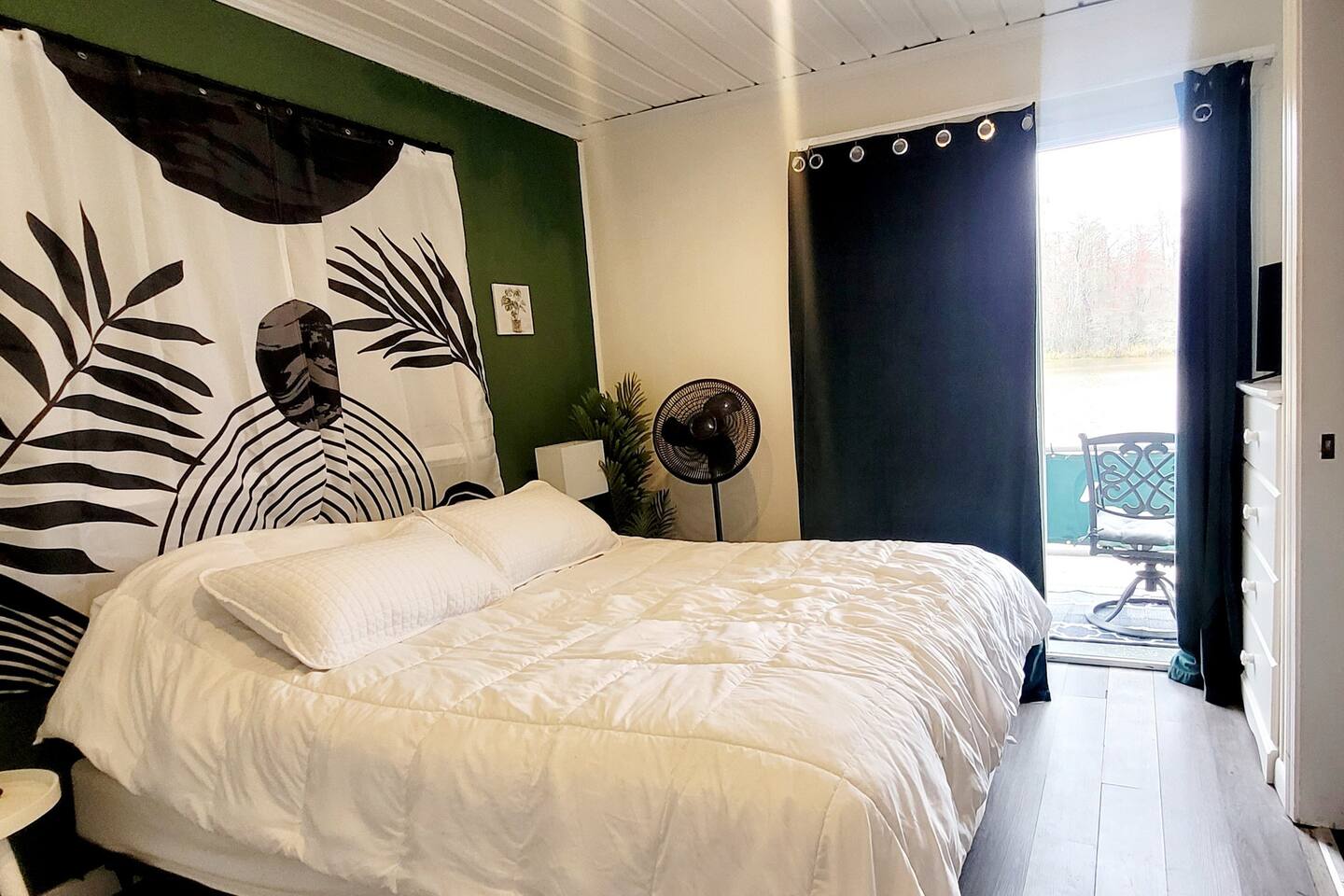 Summertime Bayou Houseboat Oasis: Spa Fish & Kayak