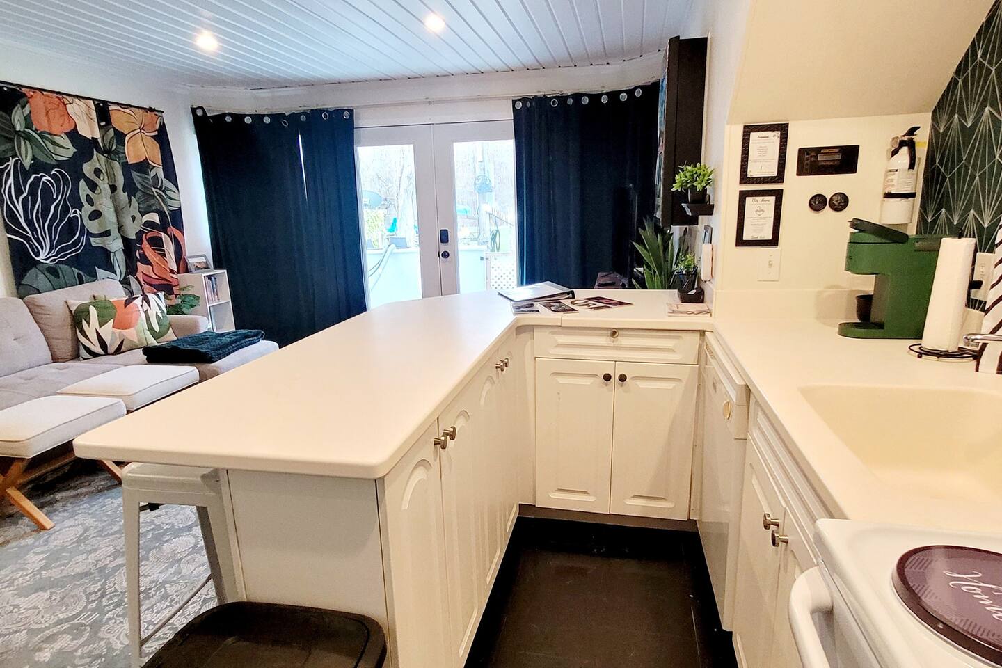 Summertime Bayou Houseboat Oasis: Spa Fish & Kayak