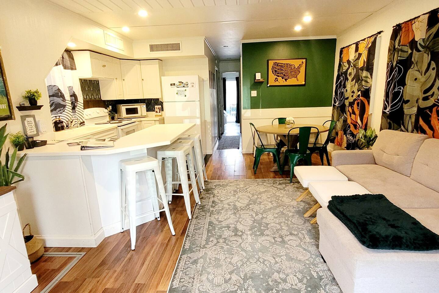 Summertime Bayou Houseboat Oasis: Spa Fish & Kayak