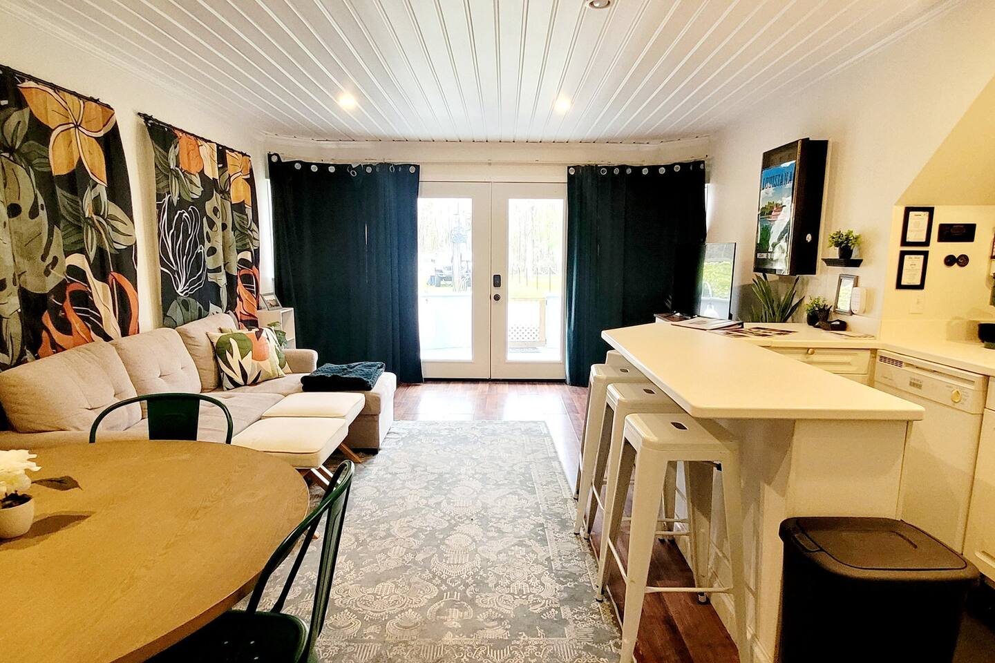 Summertime Bayou Houseboat Oasis: Spa Fish & Kayak