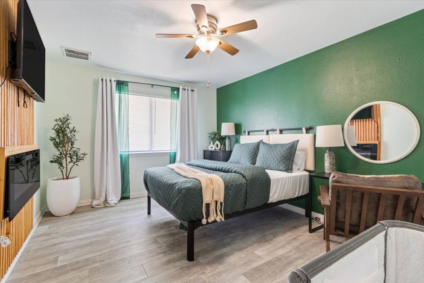 Texas Evergreen Oasis | 10 min to SILOS | Spa Pets