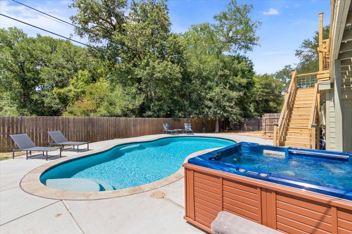 Texas Evergreen Oasis | 10 min to SILOS | Spa Pets