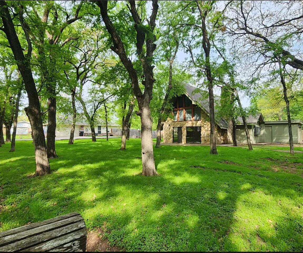 Texas Evergreen Oasis | 10 min to SILOS | Spa Pets