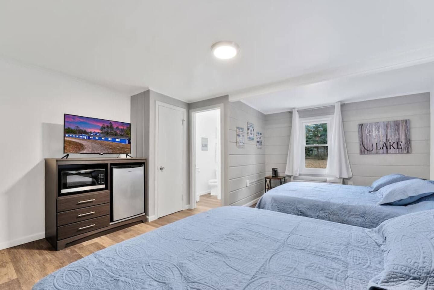 Room #7 - Two Queen Beds