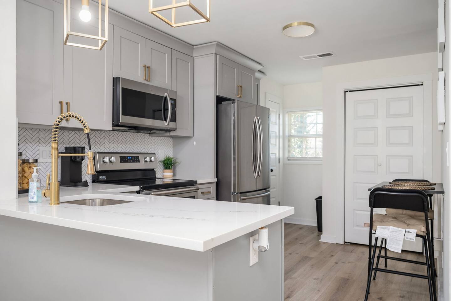 Chic 1BD in Sylvan Hills Near Southside Beltline