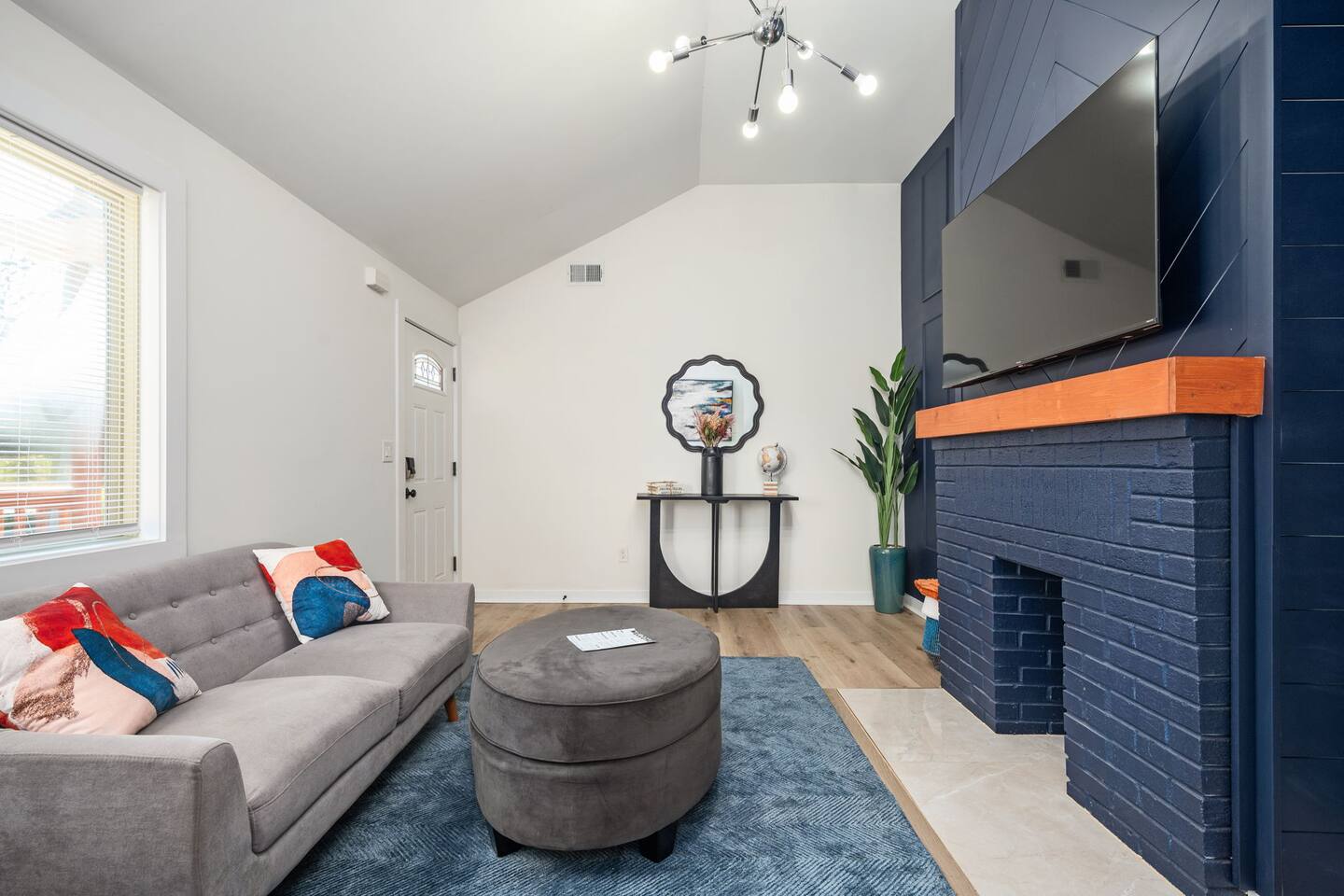 Relax in a Modern Luxury 1BD in Sylvan Hills