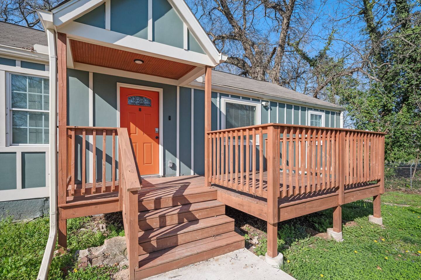 Relax in a Modern Luxury 1BD in Sylvan Hills