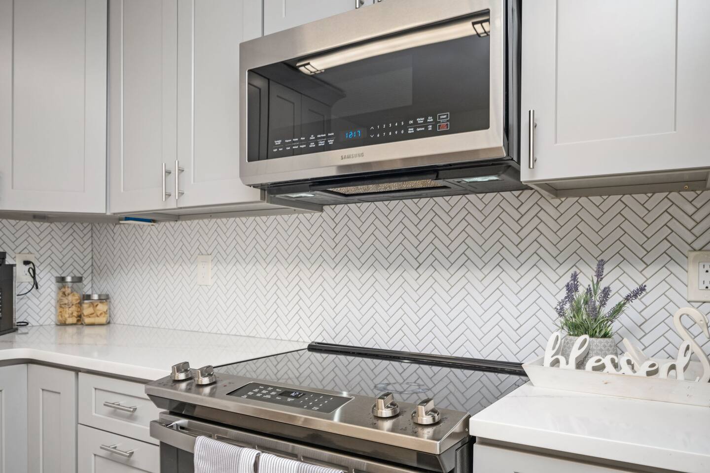 Relax in a Modern Luxury 1BD in Sylvan Hills