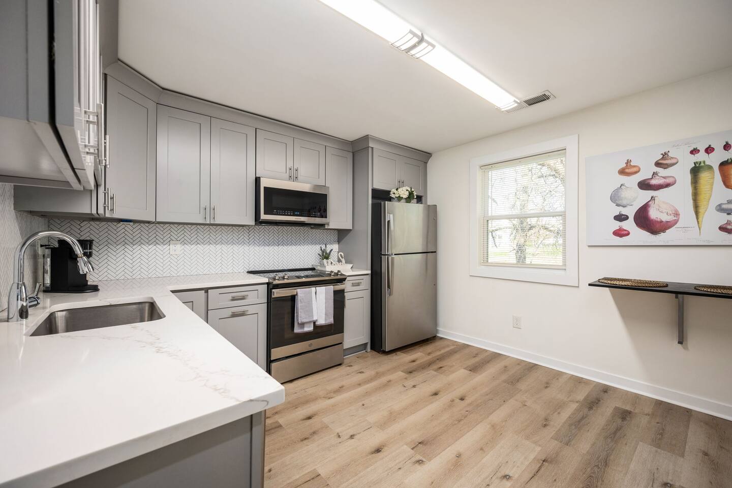 Relax in a Modern Luxury 1BD in Sylvan Hills