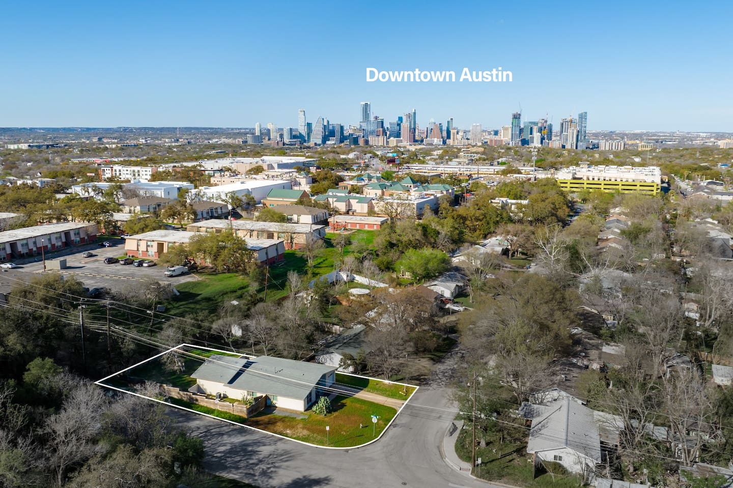 3M to DT ~ Steps to SoCo ~ Private Backyard ~ 4 BR