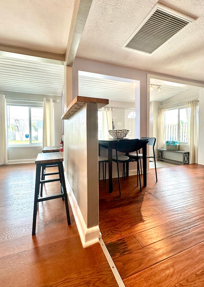 TROPlCAL HAVEN-BBQ/WASHER/DRYER-NEAR BEACH/LAKE/PARK/MALL/GYM/RESTAURANT/MARINA!