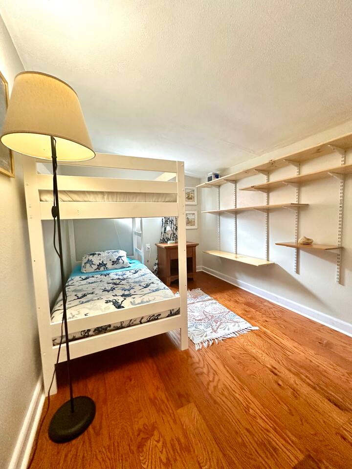 TROPlCAL HAVEN-BBQ/WASHER/DRYER-NEAR BEACH/LAKE/PARK/MALL/GYM/RESTAURANT/MARINA!