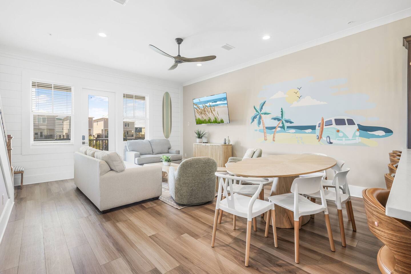 3 Bed, Sleeps 12, Pool view & Beach Access!