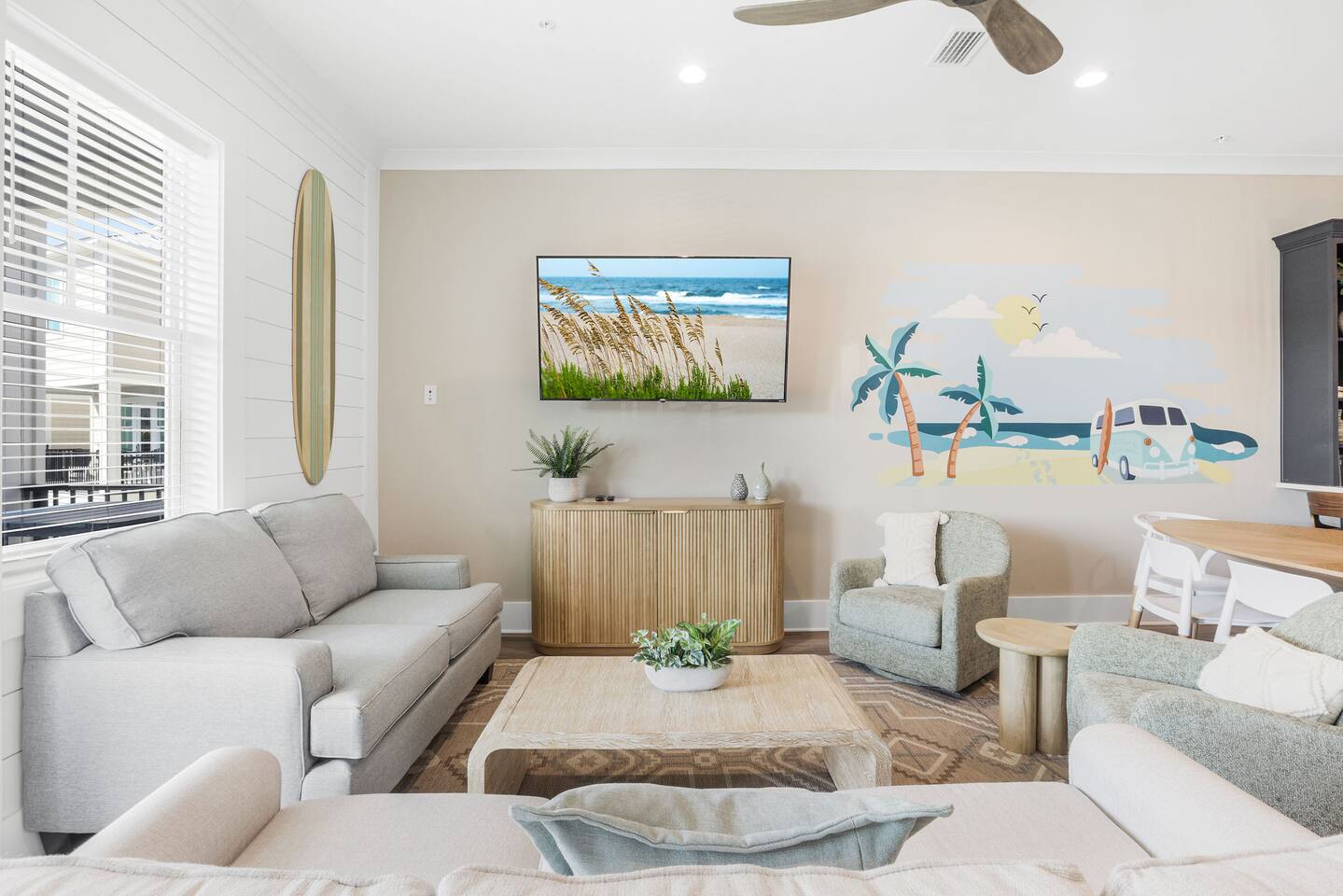 3 Bed, Sleeps 12, Pool view & Beach Access!