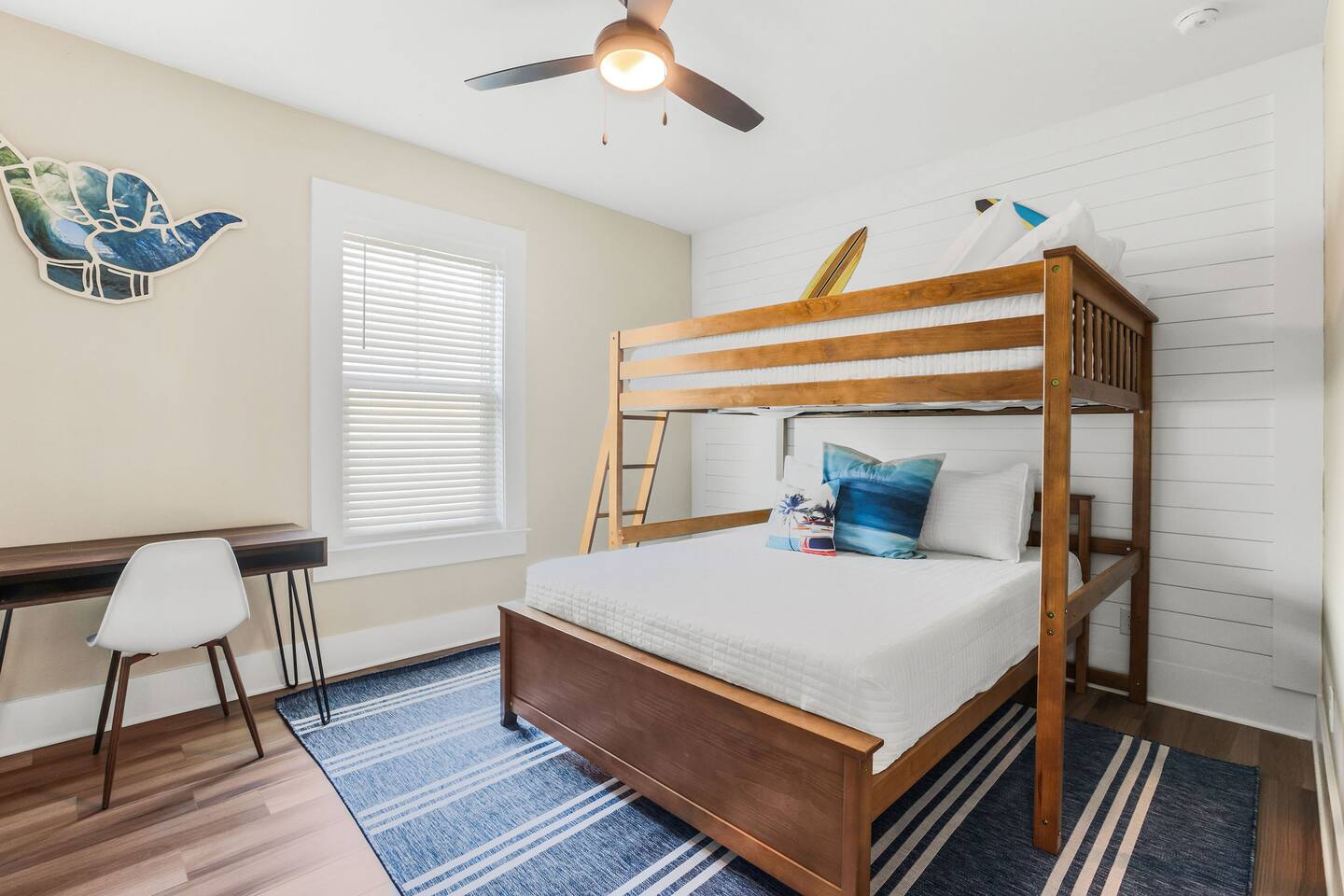 3 Bed, Sleeps 12, Pool view & Beach Access!