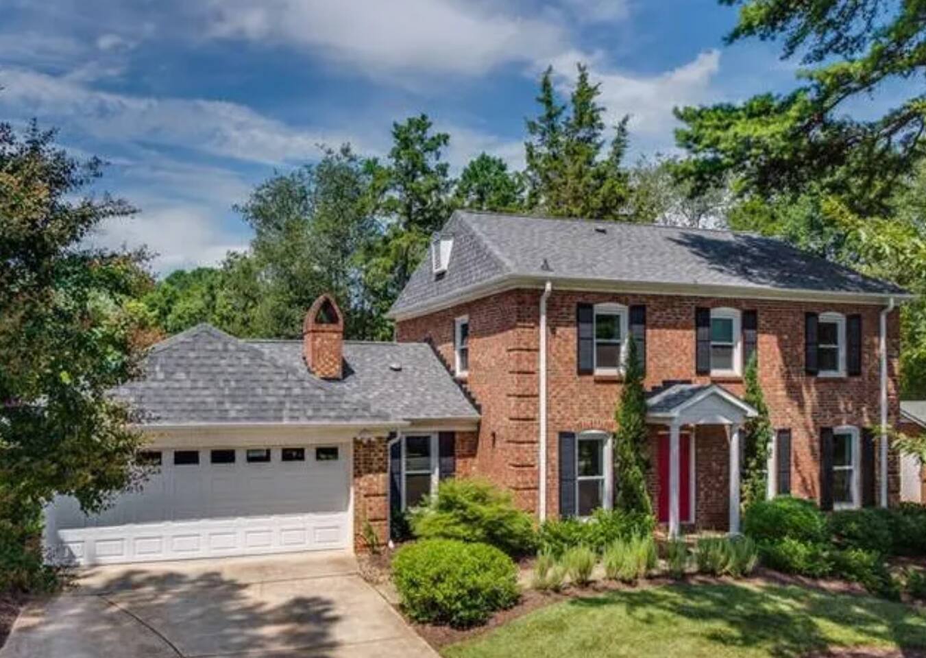Cozy Home with POOL plus CHEFS kitchen in Prime Area