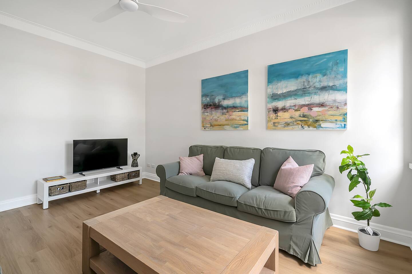 Renovated Harbourfront Home Views of Harbour/Pool