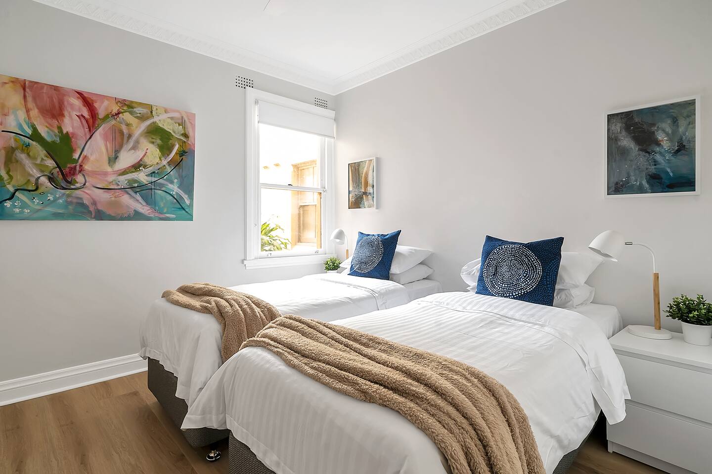 Renovated Harbourfront Home Views of Harbour/Pool