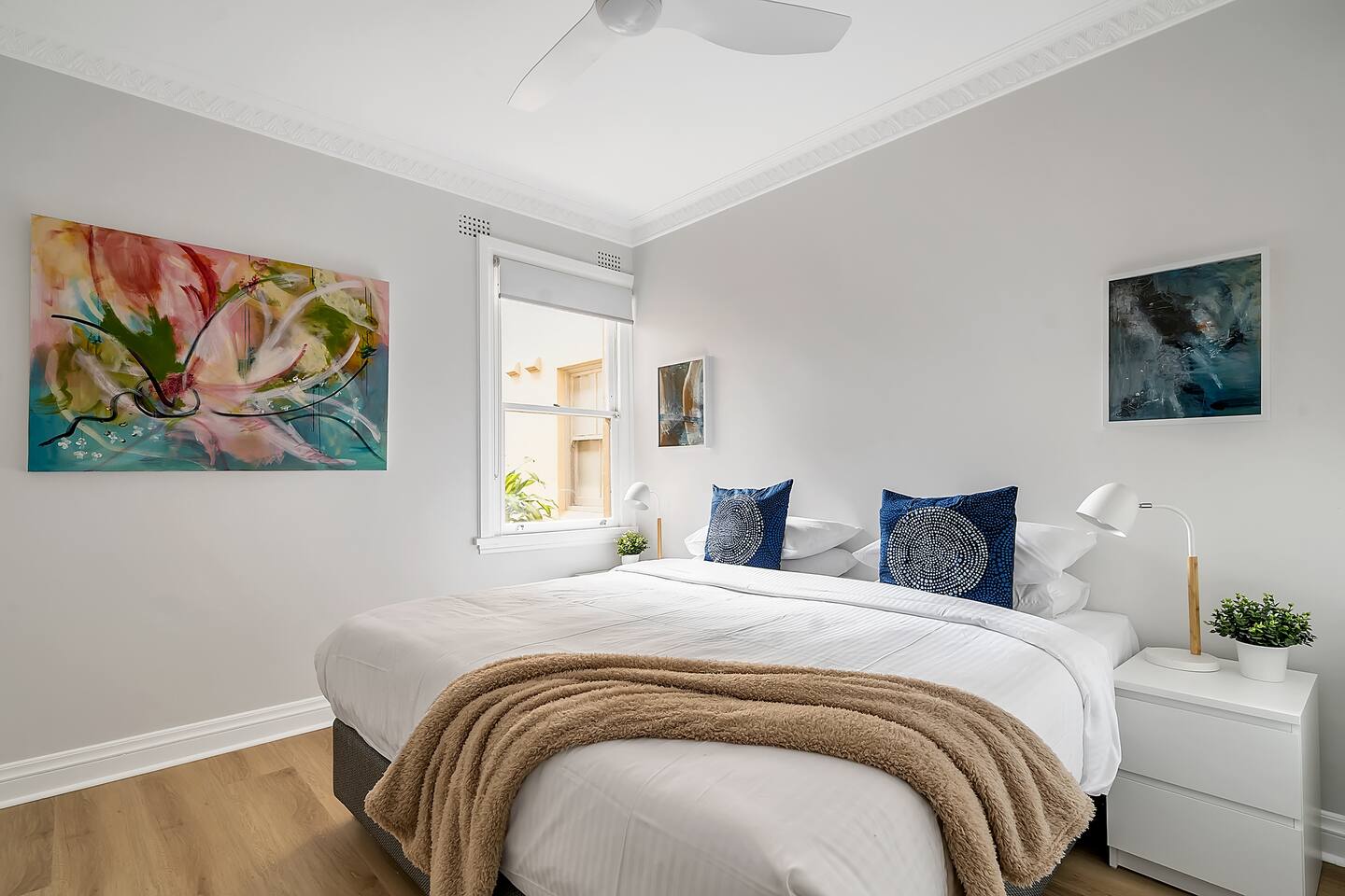 Renovated Harbourfront Home Views of Harbour/Pool