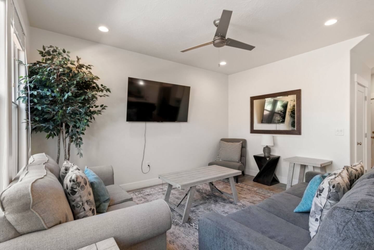Townhome Near Zion with Hot Tub & Pool