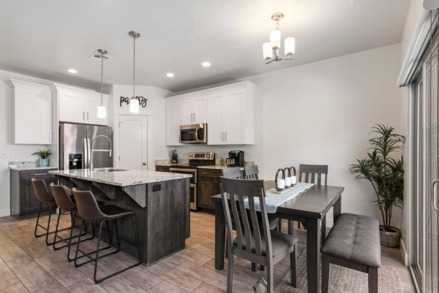 Townhome Near Zion with Hot Tub & Pool