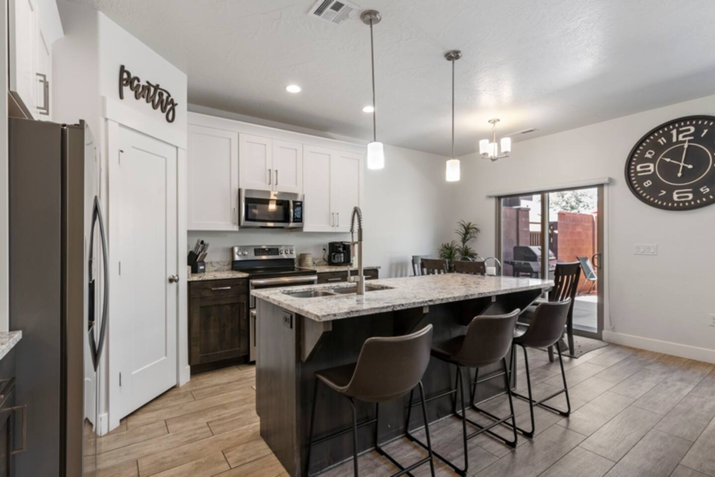 Townhome Near Zion with Hot Tub & Pool