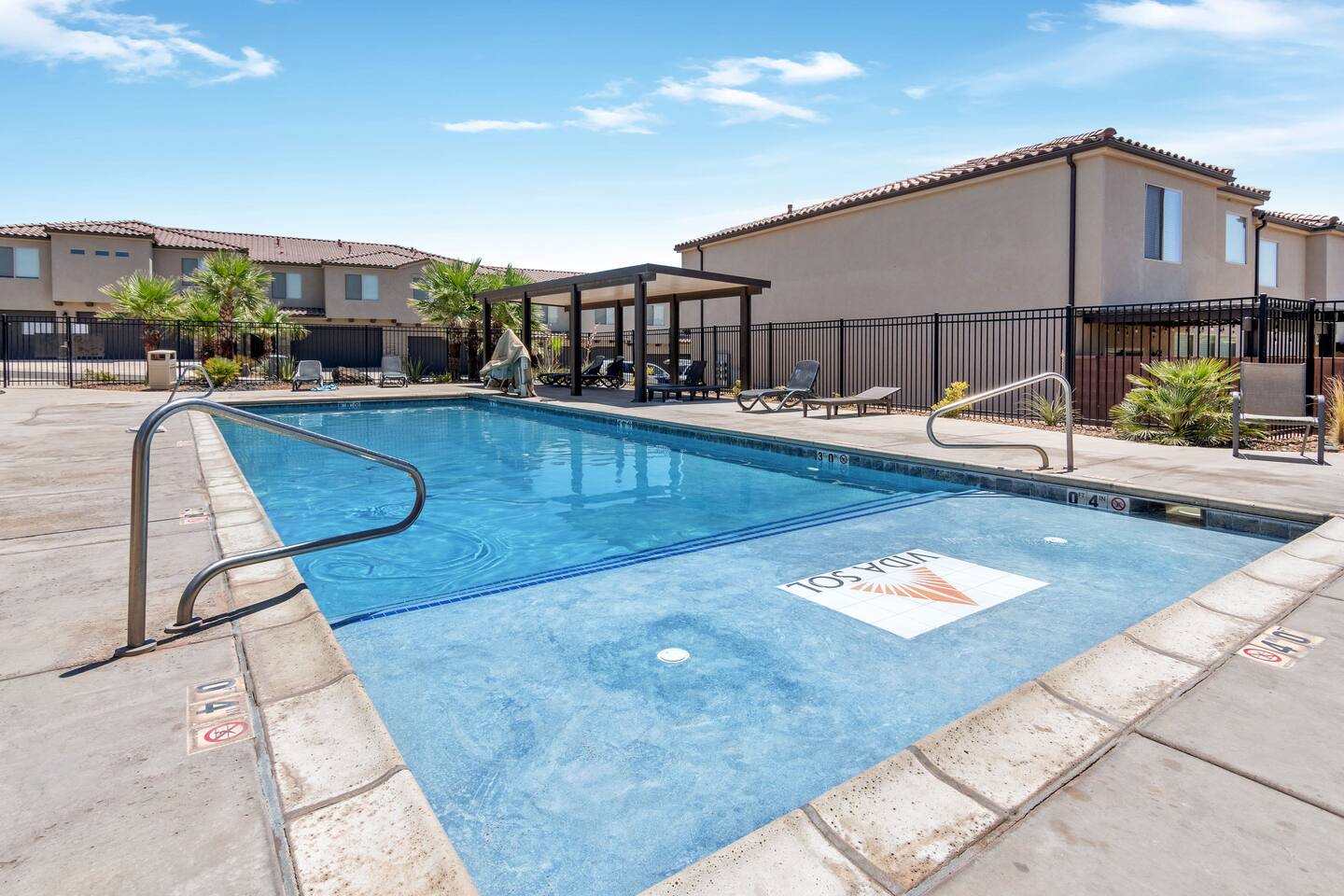 Townhome Near Zion with Hot Tub & Pool