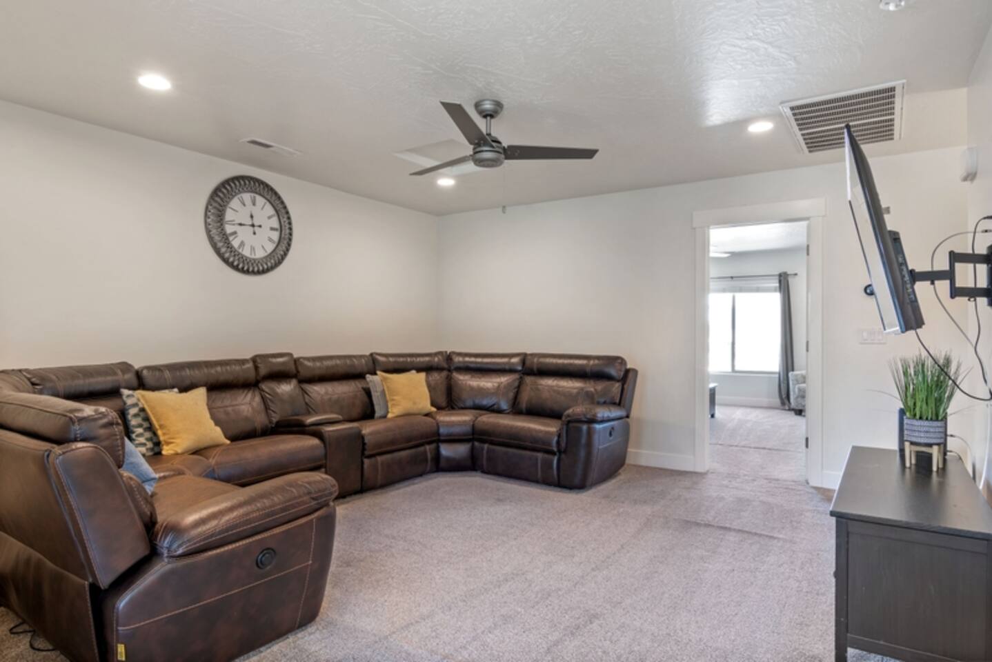 Townhome Near Zion with Hot Tub & Pool