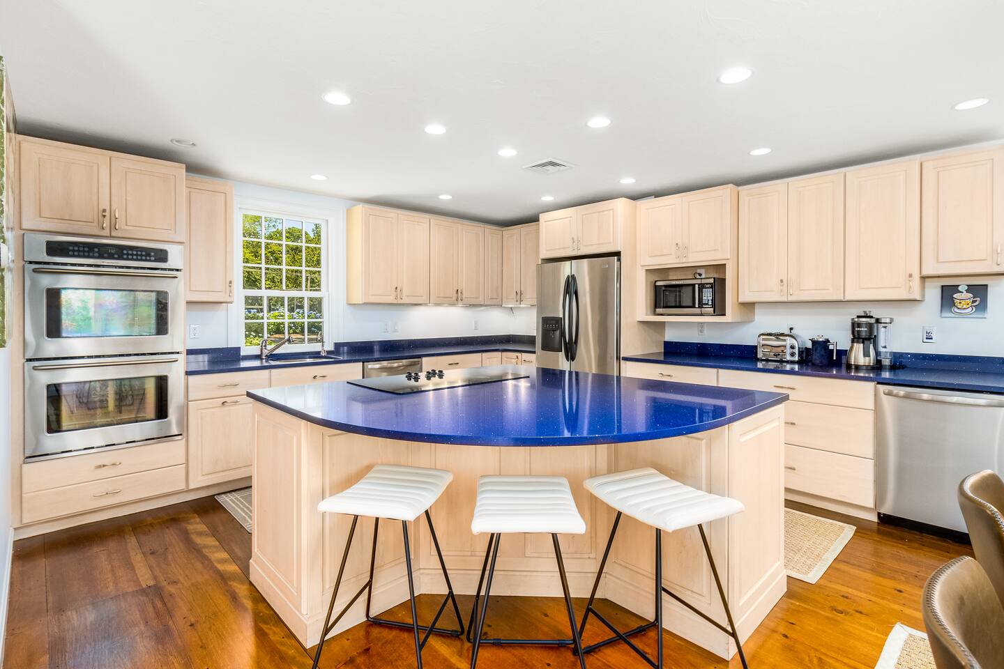 Chatham: Tennis, water views/access, pet friendly!