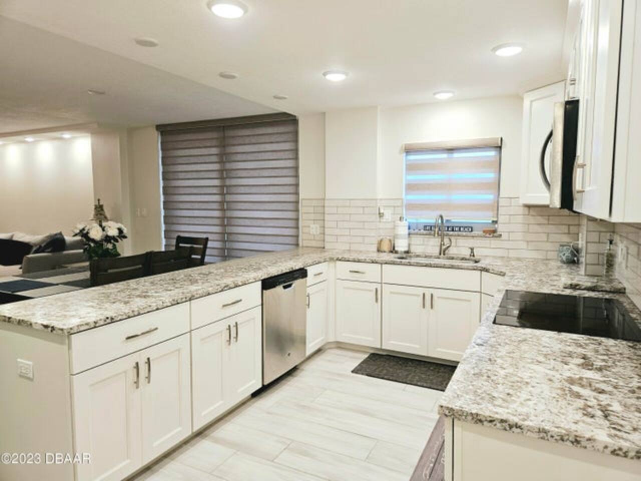 Stylish beach condo 2 bed 2 bath panoramic balcony